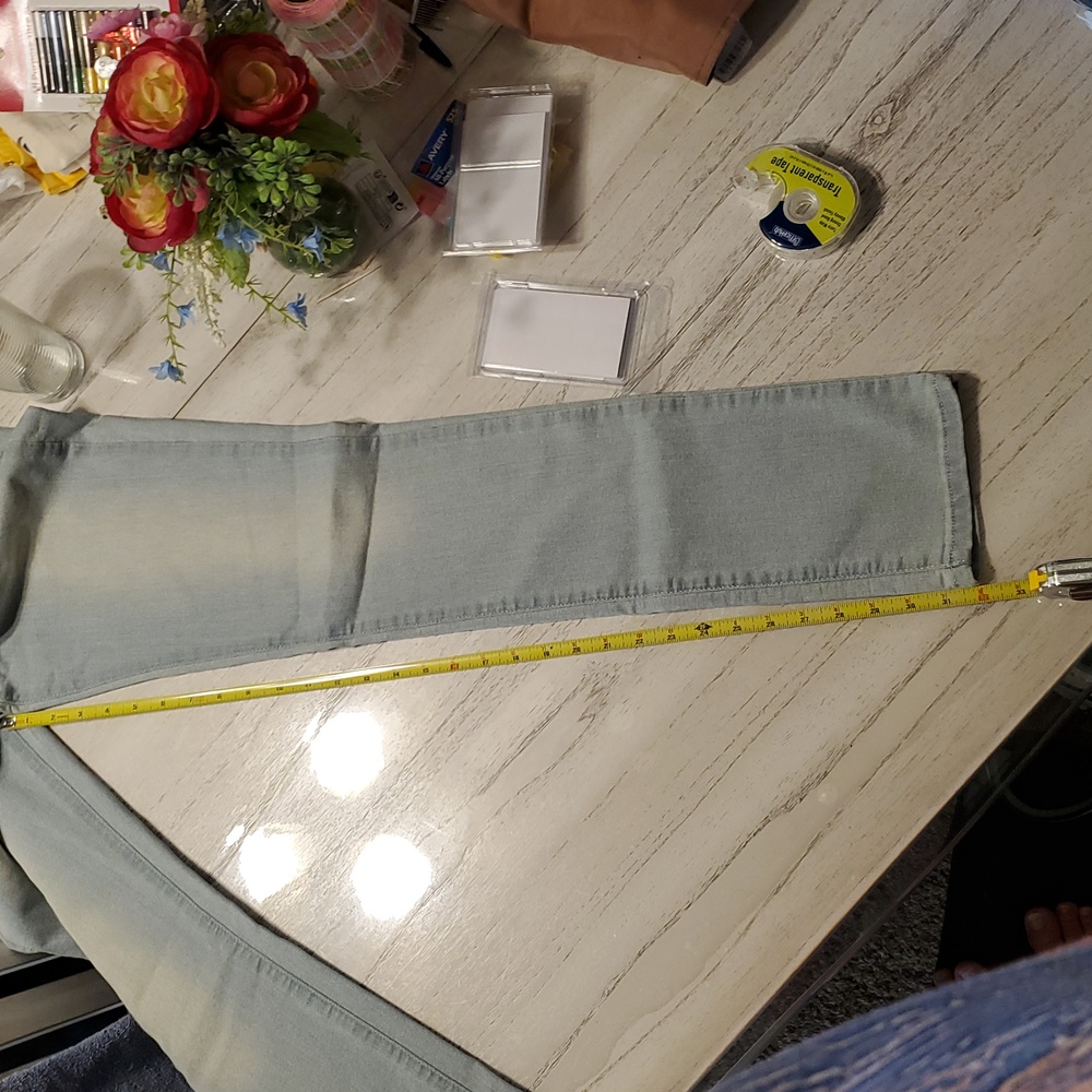 GUESS Light Blue Comfortable Medium Rise Skinny Jeans Sarah Fit. - Picture 8 of 9